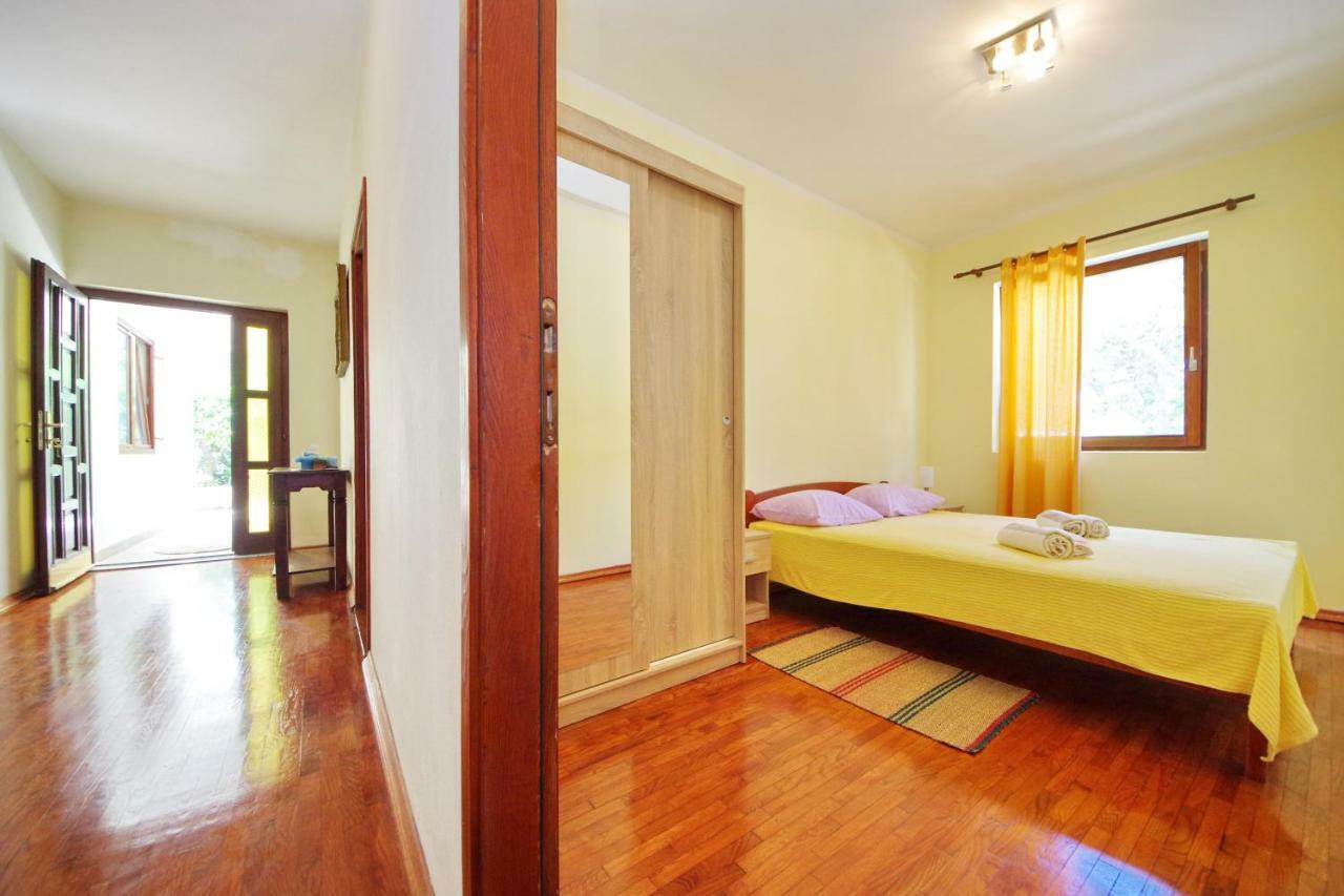 Apartments Eduard Vrsi Buitenkant foto