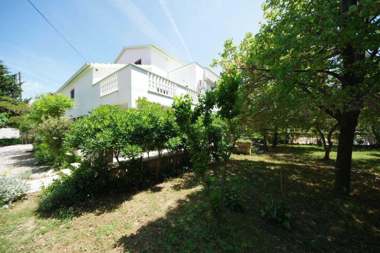 Apartments Eduard Vrsi Buitenkant foto