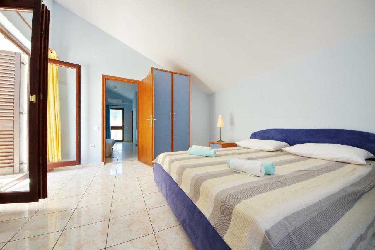 Apartments Eduard Vrsi Buitenkant foto