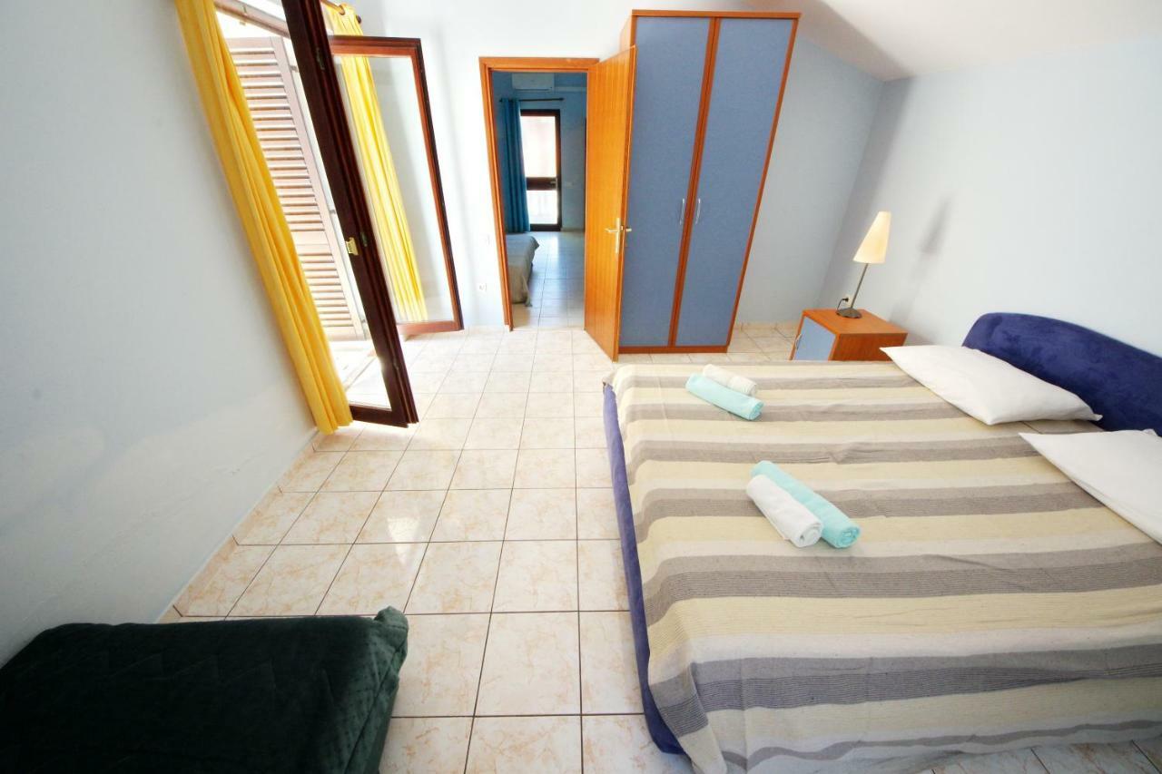 Apartments Eduard Vrsi Buitenkant foto